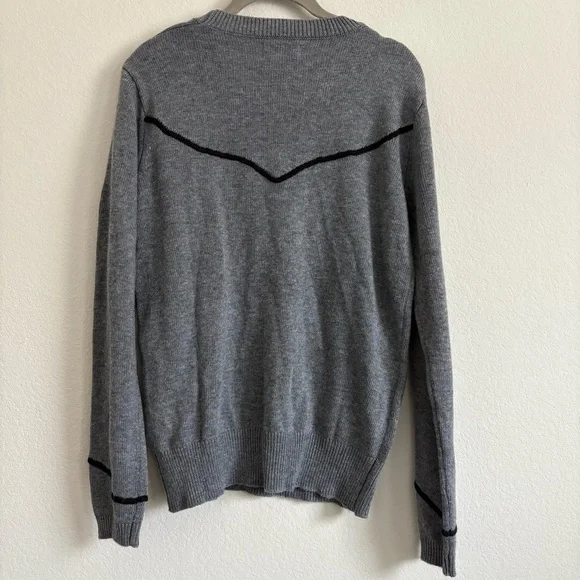 New with tags- Ariat Sharp Shooter Sweater with Floral Embroidery- size Medium - Picture 8 of 8